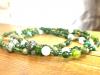 Long collier dans les tons vert