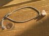 Bracelet en acier, pendentif coquillage